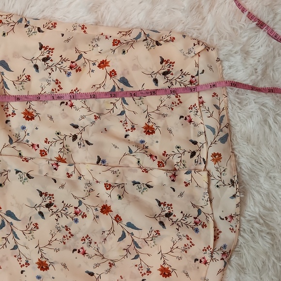 List soft pink floral blouse. Peterson collar. Size small - Picture 7 of 7